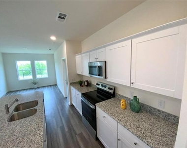 8248 Muscovy Drive - Photo Thumbnail 3
