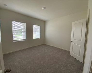 8248 Muscovy Drive - Photo Thumbnail 7