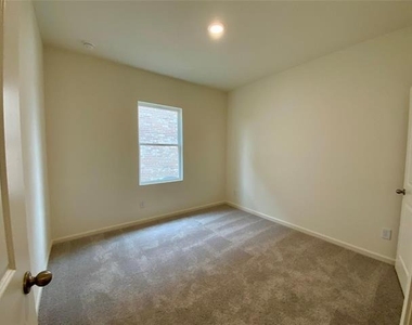 8248 Muscovy Drive - Photo Thumbnail 11