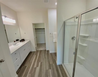 8248 Muscovy Drive - Photo Thumbnail 14