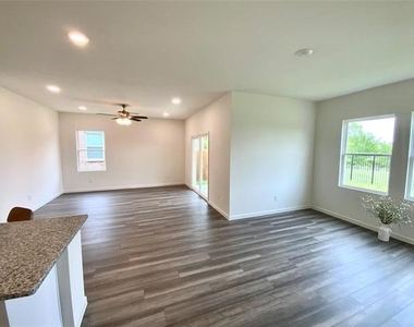 8248 Muscovy Drive - Photo Thumbnail 4