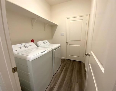 8248 Muscovy Drive - Photo Thumbnail 15