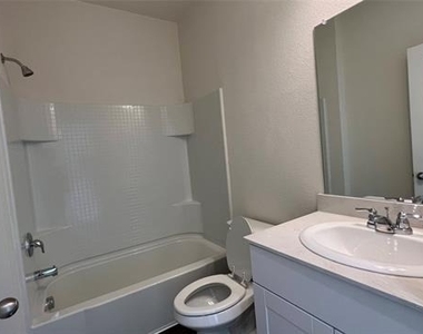 702 Camden Drive - Photo Thumbnail 33