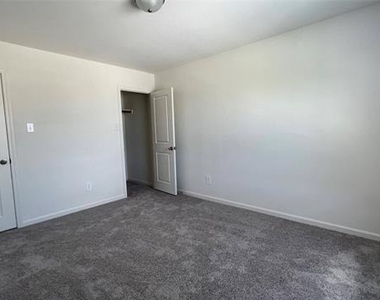 702 Camden Drive - Photo Thumbnail 28