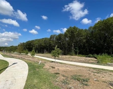 702 Camden Drive - Photo Thumbnail 39