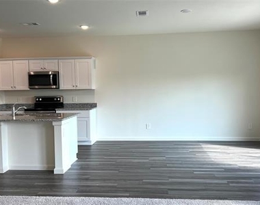 702 Camden Drive - Photo Thumbnail 8