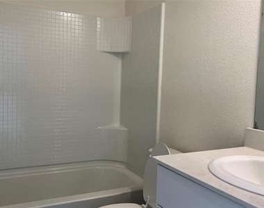 702 Camden Drive - Photo Thumbnail 34