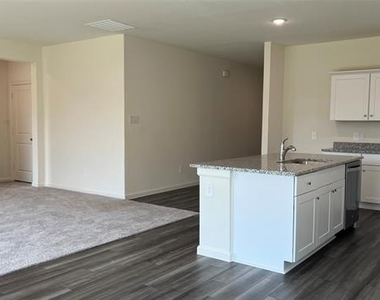 702 Camden Drive - Photo Thumbnail 3