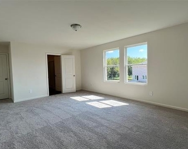 702 Camden Drive - Photo Thumbnail 16