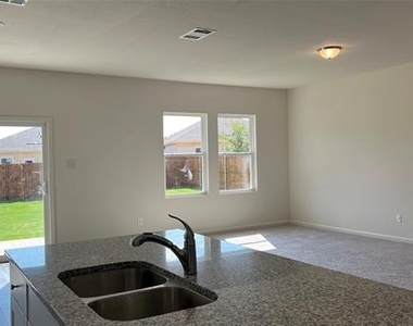 702 Camden Drive - Photo Thumbnail 4