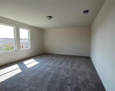 702 Camden Drive - Photo Thumbnail 15
