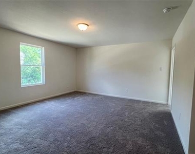 702 Camden Drive - Photo Thumbnail 24