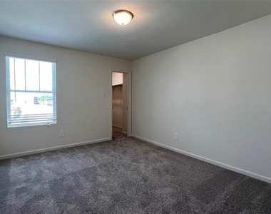702 Camden Drive - Photo Thumbnail 26