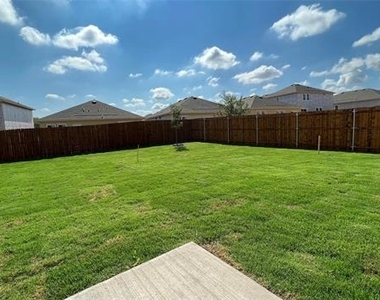 702 Camden Drive - Photo Thumbnail 36