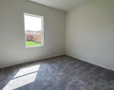 702 Camden Drive - Photo Thumbnail 29