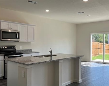 702 Camden Drive - Photo Thumbnail 9
