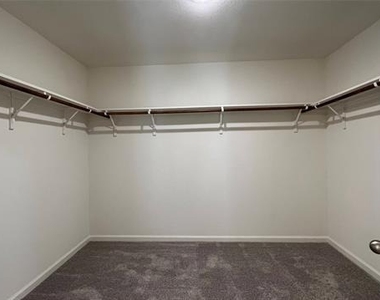 702 Camden Drive - Photo Thumbnail 17
