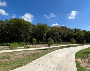 702 Camden Drive - Photo Thumbnail 38