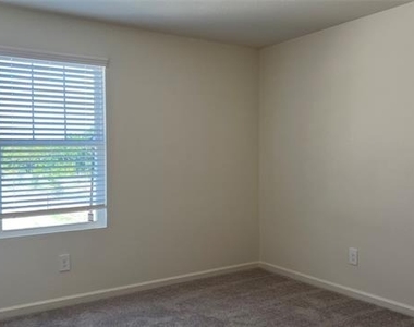 702 Camden Drive - Photo Thumbnail 22