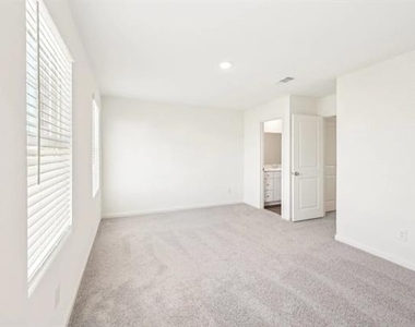 400 Valley View Drive - Photo Thumbnail 6