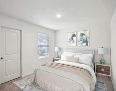400 Valley View Drive - Photo Thumbnail 3
