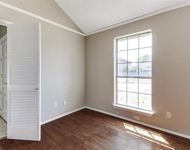 1633 San Francisco Street - Photo Thumbnail 5