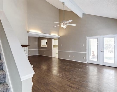 1633 San Francisco Street - Photo Thumbnail 4
