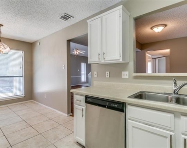 1633 San Francisco Street - Photo Thumbnail 13
