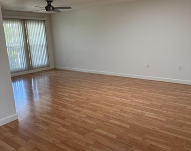10833 W Santa Fe Drive - Photo Thumbnail 3