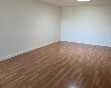 10833 W Santa Fe Drive - Photo Thumbnail 2