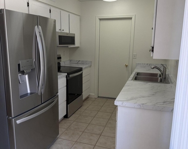 10833 W Santa Fe Drive - Photo Thumbnail 7
