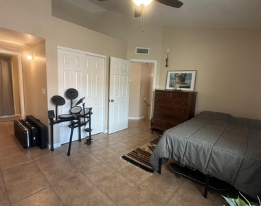 2941 N Oregon Street - Photo Thumbnail 12