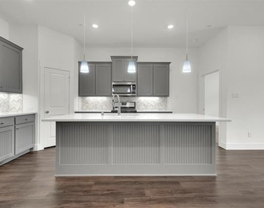 2717 Garden Gate Lane - Photo Thumbnail 9