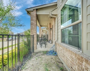2717 Garden Gate Lane - Photo Thumbnail 3