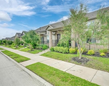 2717 Garden Gate Lane - Photo Thumbnail 2