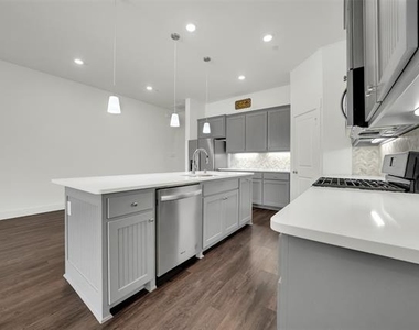 2717 Garden Gate Lane - Photo Thumbnail 12