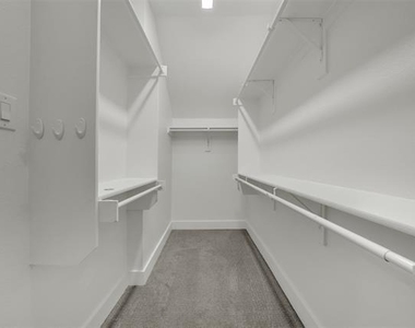 2717 Garden Gate Lane - Photo Thumbnail 17