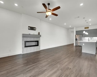 2717 Garden Gate Lane - Photo Thumbnail 7