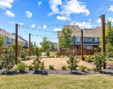 2717 Garden Gate Lane - Photo Thumbnail 31