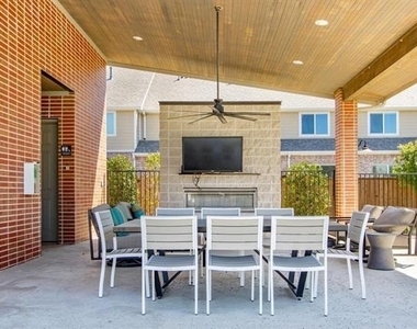 2717 Garden Gate Lane - Photo Thumbnail 32