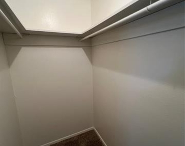 802 N Crockett Street - Photo Thumbnail 7