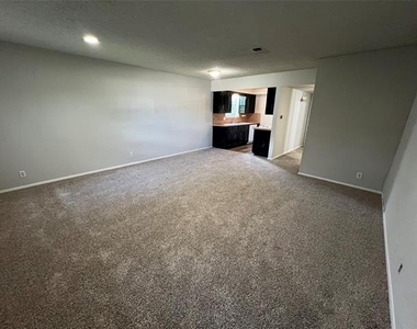 802 N Crockett Street - Photo Thumbnail 1