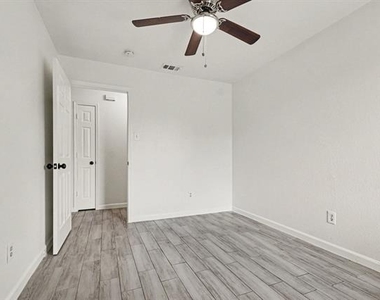 1417 Stillmeadow Drive - Photo Thumbnail 8