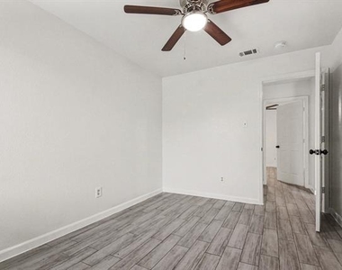 1417 Stillmeadow Drive - Photo Thumbnail 11
