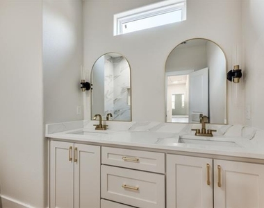 837 Stamps Avenue - Photo Thumbnail 10