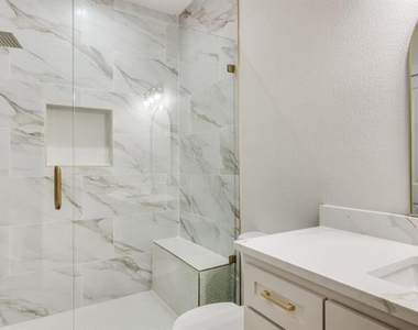 837 Stamps Avenue - Photo Thumbnail 7