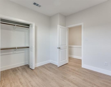 837 Stamps Avenue - Photo Thumbnail 9