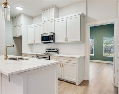 837 Stamps Avenue - Photo Thumbnail 4