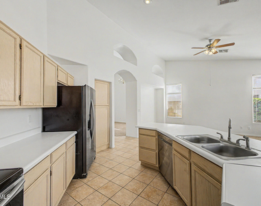 4432 E Meadow Drive - Photo Thumbnail 12
