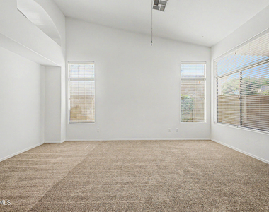 4432 E Meadow Drive - Photo Thumbnail 10